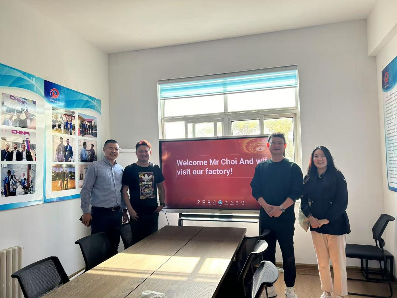 Koreako bezeroek gure fabrika bisitatzen dute