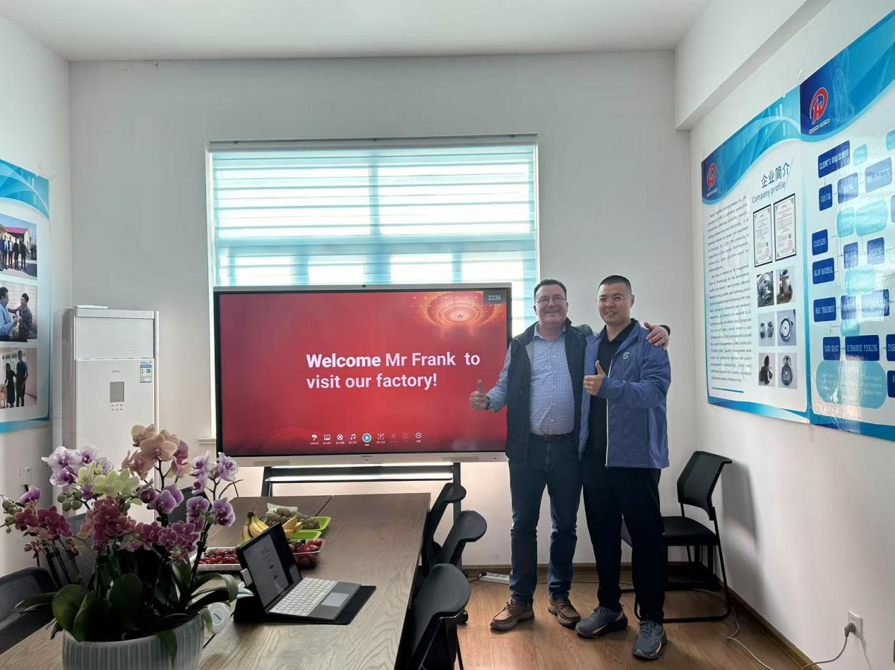 Bezero Belgikarrak bi aldiz bisitatu zuen fabrika