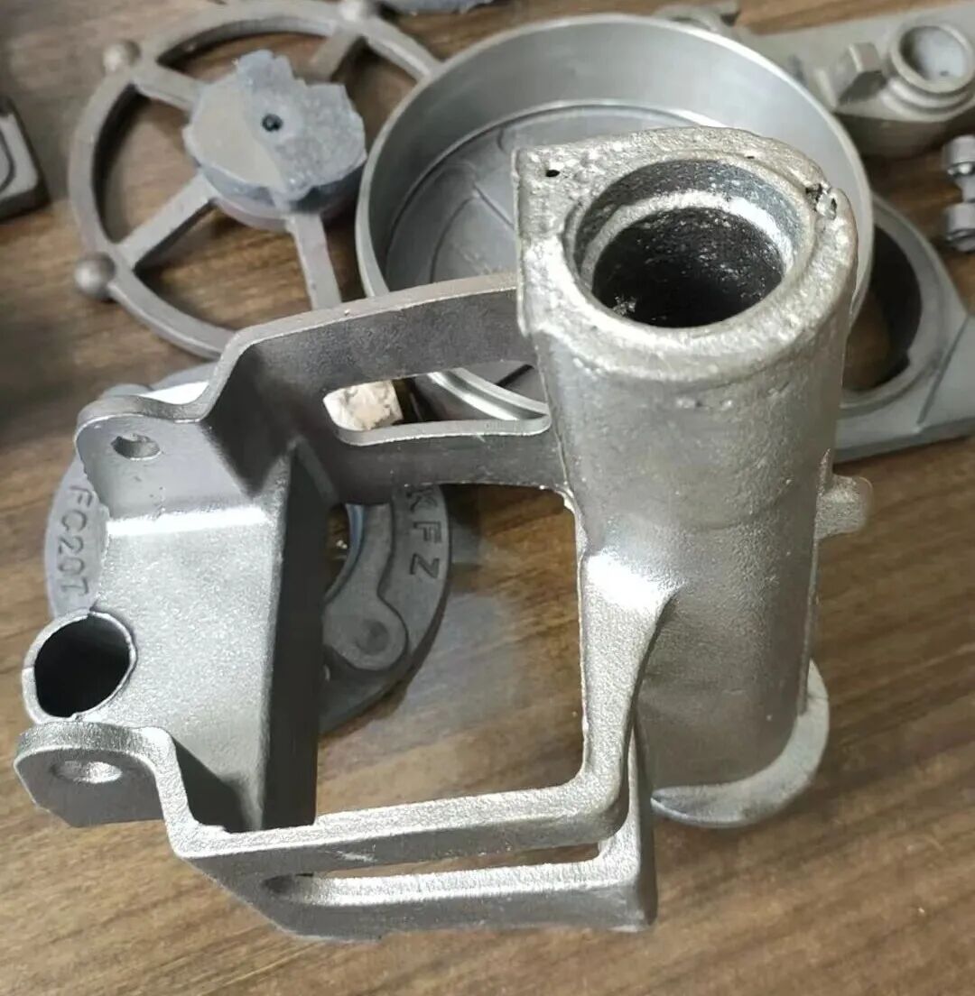 Hodi-nukleo zilindrikoen porositate larriaren tratamendua burdina harikorreko piezak ekoizten direnean, harea berdearen moldaketa teknologia erabiliz.